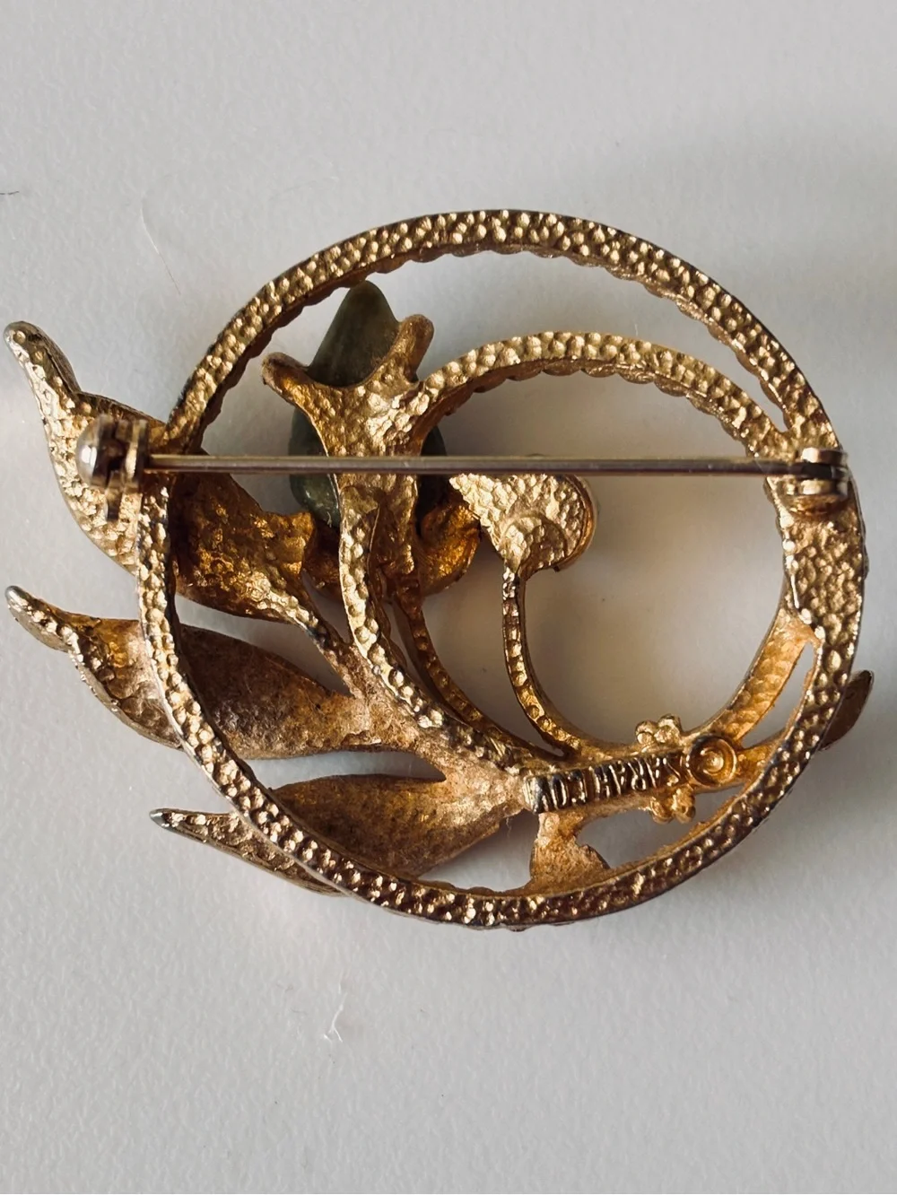 Vintage Sarah Cov Gold Tone Wreath Pin Textured Leaf Faux Pearl Green Accent